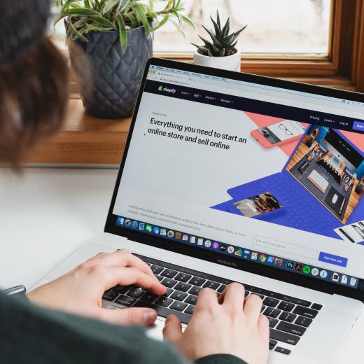 Arbeiten am Laptop